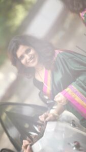 Mukta Barve Instagram - स्वतःकडे कित्तीही असल्या तरी आई च्या कपाटातल्या काही साड्यांवर हक्क गाजवायला आवडतोच 🤭🤗😍🥰 आणि खरं तर आई ला सुध्दा ते आवडतं 🥰🥰🥰 
 @vijayabarve 
Photo courtesy: @saneshashank 💙🧡❤️ 
#motherdoughter #motherdoutherbond #lovemom #lovemother #sarees #saree #sareelove #fashion #sareelovers #sareesofinstagram #ethnicwear #sareeblouse #silksarees #sareefashion #silksaree #indianwear #sareeindia  #silk #indianfashion #sareedraping #traditional #designersarees #sareecollection #india #sareelover #sareestyle #sareeblousedesigns