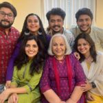 Mukta Barve Instagram - 🪔चारचौघी च्या टीम कडून सगळ्यांना दिवाळी च्या खूप खूप शुभेच्छा 🪔