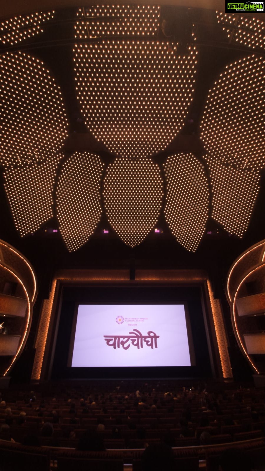 Mukta Barve Instagram - NMACC चा happy high चालूच आहे 🥰🥰🥰🥰🥰 #nmacc #trending #reels #reelkarofeelkaro #charchaughi