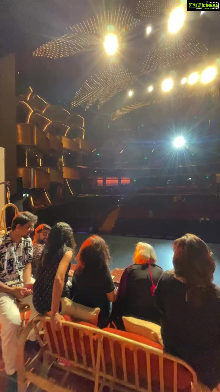 Mukta Barve Instagram - NMACC ग्रॅंड थिएटरमधे सादर होणारं पहिलं मराठी नाटक. 13/08/23