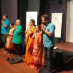 Mukta Barve Instagram - नमस्कार! आज आपल्या "प्रिय भाईं"चा स्मृतीदिन! महाराष्ट्राने भरभरून प्रेम केलेलं व त्यापुढे जाऊन साजरं केलेलं व्यक्तिमत्त्व म्हणजे पु. ल. देशपांडे! आम्ही पु. ल. आणि सुनीताबाई यांच्या सन्मानार्थ त्यांच्या काव्यप्रेमावर आधारित "प्रिय भाई... एक कविता हवी आहे" हा सांगीतिक अभिवाचनाचा कार्यक्रम करतो. काल आम्ही पु. लं. च्या स्मृतीप्रित्यर्थ आमचा वर्षपूर्तीचा प्रयोग साजरा केला. या संपूर्ण वर्षभरात आम्ही दर प्रयोगागणिक भाई, सुनीताबाई आणि त्यांची लाडकी कविता यांच्या आणखी जवळ जात आहोत आणि अनेक प्रेक्षकांना त्यांच्या जवळ नेण्याचा प्रयत्न करत आहोत. आम्ही स्वतःला भाग्यवान समजतो की, पु. ल., सुनीताबाई आणि प्रेक्षक यांच्या मध्ये या प्रयोगाच्या निमित्ताने आम्ही माध्यम बनतो आहोत. परंतु, आम्हाला याची खात्री आहे की, आमच्यावर पु. ल. आणि सुनीताबाईंचा आशीर्वाद आहे. त्यांच्या आशीर्वादाशिवाय हा प्रवास अशक्य आहे. खरंतर, पुलंच्या बाबतीत अनेकांनी भरभरून बोललं, लिहिलं आहे. त्यात आम्ही काहीतरी वेगळं सांगावं असं काही नाही. पण, सध्या मनात इतकंच येतं आहे की, जसं क्रिकेट मध्ये एक वाक्य वापरले जाते, "Form is temporary, but class is permanent" म्हणजे काय तर पु. ल. आणि सुनीताबाई! आज पुलंना जाऊन तब्बल तेवीस वर्ष झाली, परंतू या तेवीस वर्षात मराठी मनाला अजिबात त्यांचं विस्मरण झालेलं नाही याचा प्रत्यय आम्हाला प्रत्येक प्रयोगात येत असतो. आमच्या प्रयोगाला काव्यप्रेमींचे व पु. ल. प्रेमींचे भरभरून प्रेम, सदिच्छा व आशीर्वाद मिळत आहेत. हे प्रेम इथून पुढील काळात देखील असेच मिळत राहील ही आशा आहे. आपल्या या प्रेमाबद्दल आम्ही कृतज्ञ आहोत. प्रिय भाईंना म्हणजेच आपल्या सर्वांच्या लाडक्या पु. ल. देशपांडे यांना आमच्या संपूर्ण टीम कडून विनम्र अभिवादन! - टीम "प्रिय भाई... एक कविता हवी आहे!"