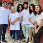 Mukta Barve Instagram - एक ‘बंडी’खोर कलाकृती ! 😆 संकल्पना, सिनेमोटोग्राफी, संकलन- @parnapeace वेशभूषा - @kadambarik13 प्रमुख उत्साही कार्यकारी निर्माता-@rohinihattangady टायटल क्रेडीट- @shreyas_raje (अती)उत्साही सहभागी कलाकार - @parnapeace @kadambarik13 @rohinihattangady सह @muktabarve @ninad.limaye @shreyas_raje @ketkar_partha विशेष आभार - team @charchaughi_natak_ @jigisha_creations @ashtvinayak_natyasanstha #charchaughi #marathinatak #reelkarafeelkara #reelkarofeelkaro #trending #trendingreels