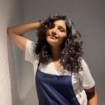 Mukta Barve Instagram - Hello June 🦋🧡🤍❤️💙💚 #june #welcomejune #1st #muktabarve #happyme #theatre #actor #lovemaharashtra #मराठी #मराठीनाटक