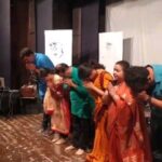Mukta Barve Instagram - काल टिळक स्मारक मंदिर येथील प्रयोगाला प्रेक्षकांनी उदंड प्रतिसाद दिला. सर्व प्रेक्षकांचे मनःपूर्वक आभार! आता मुंबईकरांसाठी एक आनंदाची बातमी आहे. रविवारी मुंबईत प्रयोग असावा अशी मागणी अनेक दिवसांपासून होती. पु. लं. च्या स्मृतीदिनाच्या निमीत्ताने त्याच्या आदल्यादिवशी रविवारी मुंबईत प्रयोग होतो आहे. असाच उदंड प्रतिसाद मुंबईकरांकडून देखील अपेक्षित आहे! "प्रिय भाई... एक कविता हवी आहे" चा पुढील प्रयोग: दिनांक ११ जून २०२३ रोजी सकाळी ११ वाजता वाजता श्री शिवाजी मंदीर नाट्यगृह, दादर (प.) तिकीट विक्री : BOOK MY SHOW व नाट्यगृहावर फोन बुकिंग द्वारा : ९१६७२७५५३० आपली जागा त्वरित राखून ठेवा !! #pldeshpande #puladeshpande #muktabarve #natak #theatre #theatrelife #pune #poetry #abhivachan #mumbai #dadar