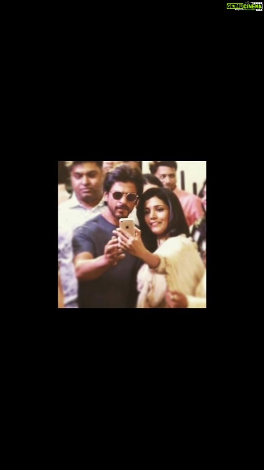 Mukta Barve Instagram - Happiest Birthday King Khan 👑♥... @iamsrk #RulingHearts @muktabarve being absolutely a fangirl ♥😍 @muktabarveyam @muktaholics @shrutika_lm0510 @muktaazparadise @the_perfectionist_muktabarve @beyondmuktabarve @shiningstar_mukta @muktabarve_vibes @muktabarveyam @muktaholics @idealist_muktabarve #muktabarve #muktabarveactress #muktavarvefan #muktabarvefans #muktarocks #muktabarvefanclub #muktabarve😍 #muktabarvehardcorefans #muktabarveofficial #muktabarveians #theatre #theatrelove