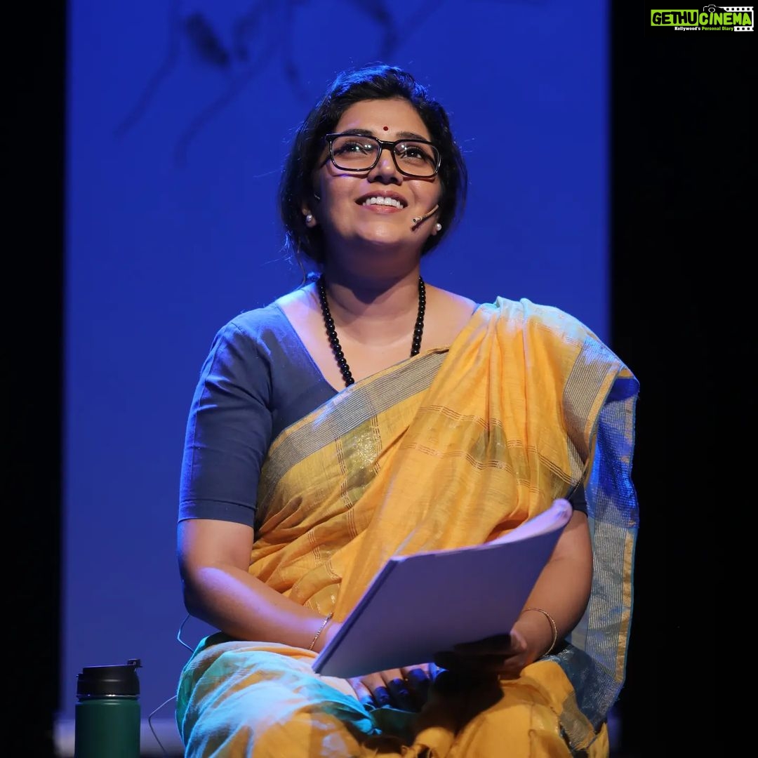 Mukta Barve Instagram - Pratibimb 2023 is right around the corner! And we are excited to have the powerhouse that is @muktabarve performing not one, but TWO plays on 7th May! Catch her in “Priy Bhai, Ek Kavita Havi Aahe” and later in “Charchaughi” on the closing night of the festival ✨😍 Bookings on @bookmyshowin #marathitheatre #drama #chaurchaughi #muktabarve #theatre #marathiplays #mumbaitheatre #thingstodoinmumbai #Pratibimb2023
