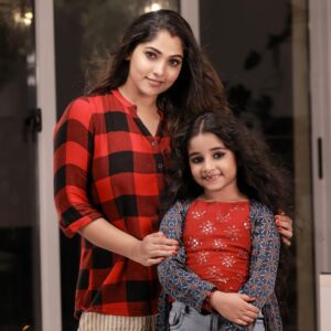 Muktha Instagram - 👧🏻👩‍👦❤️