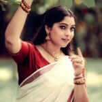 Muktha Instagram - ❤️ Wearing @athma_designer_house Clicks @abi_fine_shooters #onam #saree #keralam #keralatradition #naturephotography #malayalamcinema #muktha #wife #motherhood