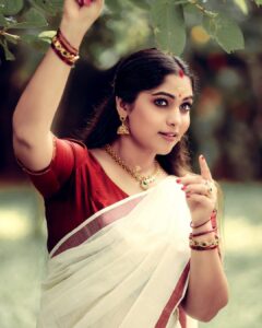 Muktha Instagram - ❤️
 Wearing @athma_designer_house 
Clicks @abi_fine_shooters 
 
#onam #saree #keralam #keralatradition #naturephotography #malayalamcinema #muktha #wife #motherhood