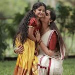 Muktha Instagram - എൻ കണ്മണി ❤️👧 @kanmanikiara Thank you so much Abi 📹 @abi_fine_shooters
