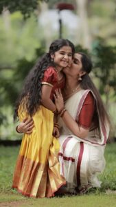 Muktha Instagram - ഞങ്ങളുടെ രാജകുമാരിക്ക് ഇന്ന്  ഏഴാം- 7 ) പിറന്നാൾ ❤️
നിങ്ങളുടെ പ്രാർത്ഥനയിൽ 🙏🏻കണ്മണി മോളേയും ഓർക്കുമല്ലോ 👧🏻

Concept and Direction by -Me😃 @actressmuktha 

Birthday Girl @kanmanikiara 

Videography— Thank you Abi @abi_fine_shooters 
for these beautiful shots📹

Costume courtesy- my favourite @athma_designer_house 
Thank you Alia ❤️

Thank you eatta for your support @rinkutomy 

Singer 🎤- Naathoon ❤️ @rimitomy
 
@mohanlal @divyaaunni @vineeth_actor 
#mohanlal #newreels #trending #divyaunni #ustaadmovie #malayalamcinema #muktha #kanmani #kiararinkutomy