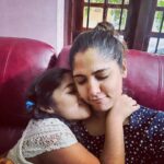 Muktha Instagram – My chakkara ❤️ brings so much joy to my heart with her 
tight  hugs🧍🏻‍♀️
I love you ❤️❤️❤️ kanmani @kanmanikiara