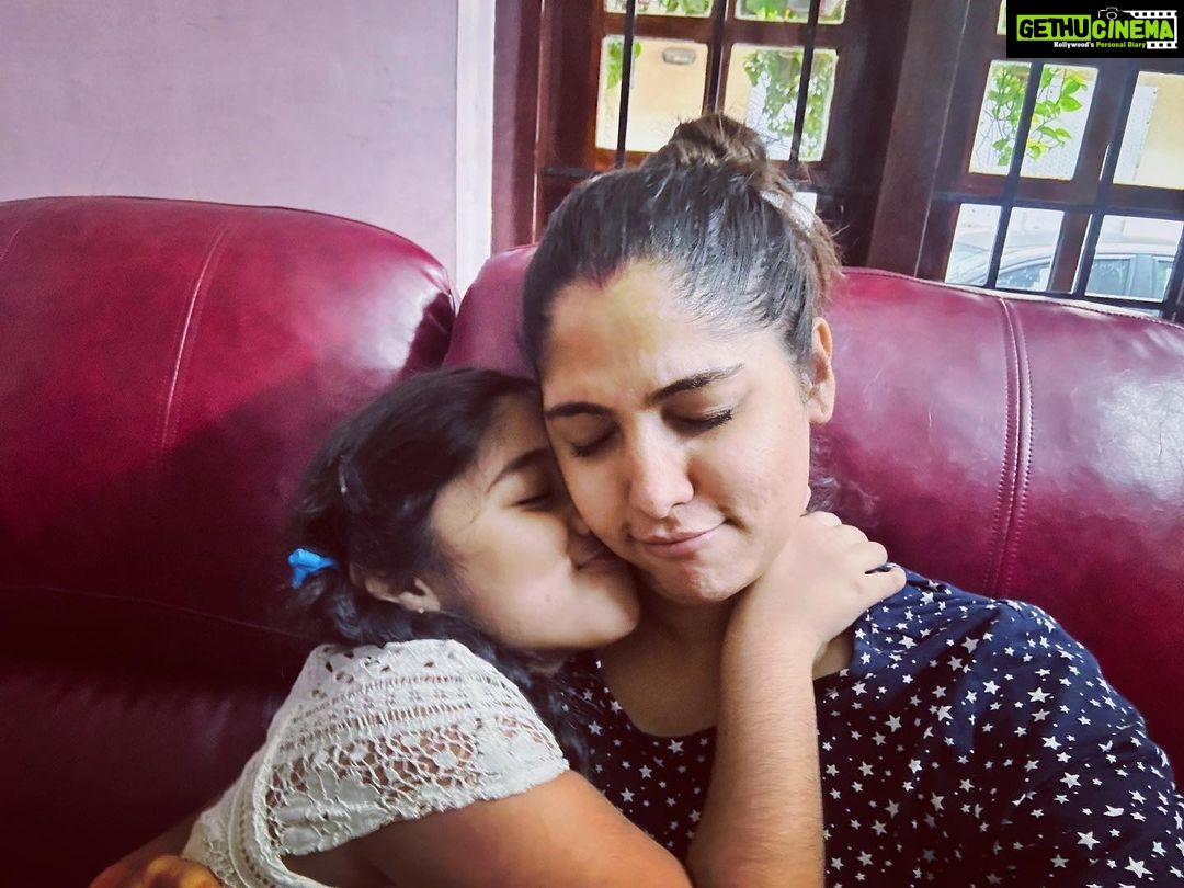 Muktha - 10.2K Likes - My chakkara ❤️ brings so much joy to my heart with her
tight hugs🧍🏻♀️
I love you ❤️❤️❤️ kanmani @kanmanikiara