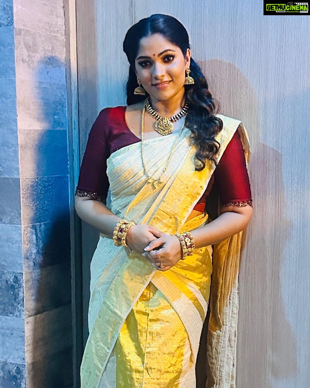 Muktha Instagram - Jewellery @mayoorajewelerydesigns Saree Blouse @athma_designer_house Hair @delia_john__ keralawedding #keralastyle #kasavu #kasavusaree #keralasetmundu #keralacostume #traditionalwear #kuthampully #settumundu #keralatourism #saree #keralaspecial #handloom #keralacostumes #traditional #keralatradition #traditionalart #blousedesigns #pattupavadai #embroidery #onlineshopping #keralafood #blouse #keralatraditional #firstnight #scene