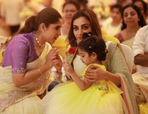 Muktha Instagram - My sister-in-law  @rimitomy ❤️ is loaded with unlimited cuteness👭….🥰
Thank you for being such a blessing in our lives 🥰 love you a lot  chechy 😘😘😘😘 @rimitomy 

2nd pic Serious discussion 🤣

📸 
Thank you Ajin @ajinfotokada 
& @vj_weddings_