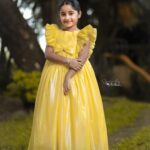 Muktha Instagram - My sunflower 🌻👧🏻 @kanmanikiara @rimitomy 💛 Photography @ajinfotokada
