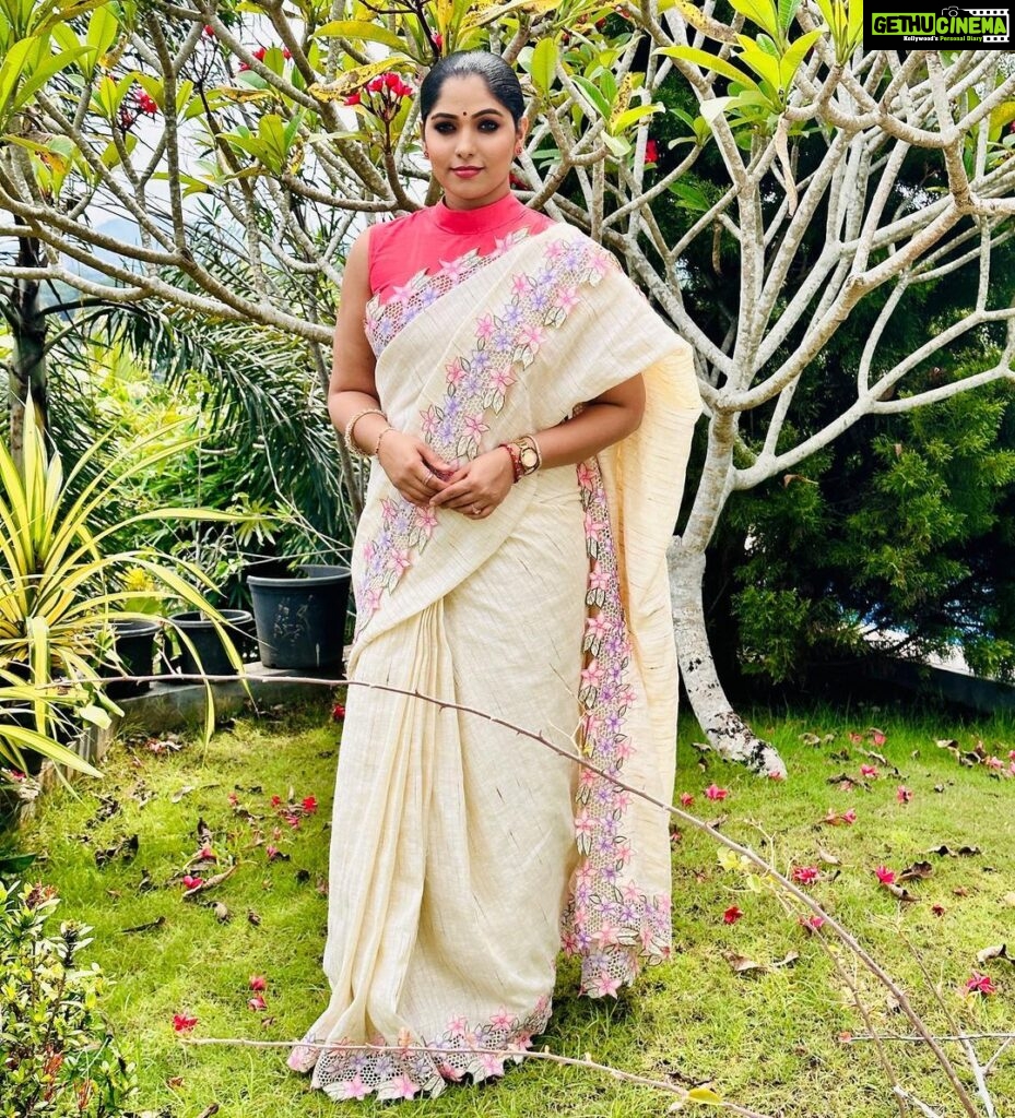 Muktha Instagram - Wearing this beautiful cut work saree From Fab roses 🌹 @fabroses Thank you ♥️🌹