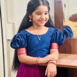 Muktha Instagram - എൻ കണ്മണി ❤️ @swayamvarasilksindia #Swayamvarasilks #dulquersalmaan #dq #Dulquer #Anikha #anikhasurendran #gvenugopal #kanmani #vasudev #redfm #satyamaudios #pupaproduction #appunninair #pupaproduction #pradeepsnair #RedFMMalayalam #vishnuvijay #sreejithdancity #meeranair #veenanandakumar #swayamvara #haricharan #sreeranjinikodampally