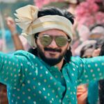 Muktha Instagram - Happy to be a part of Swayamvara sliks family @swayamvarasilksindia Thank you @redfmmalayalam @pradeepnairs @appunninair Here’s presenting to you, the teaser of Swayamara’s latest music video featuring Kerala’s very own Dulquer Salman - dancing his way to your hearts once again #Swayamvara song #Dq #Anikha #G venugopal #kanmani #vasudev #redfm #satyam audios #pupaproduction #director appunni #pupaproduction #pradeepsnair #vishnu vijay #sreejith dancity #shafi sarkar #