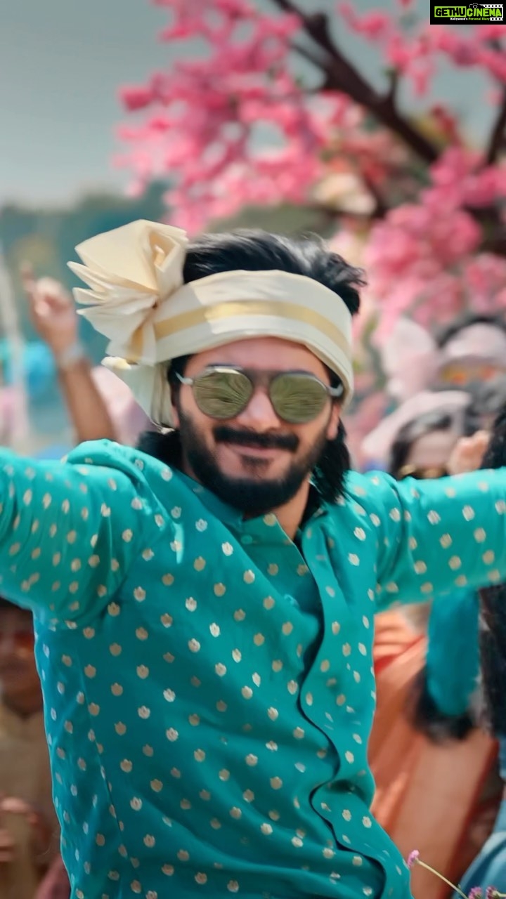 Muktha Instagram - Happy to be a part of Swayamvara sliks family @swayamvarasilksindia Thank you @redfmmalayalam @pradeepnairs @appunninair Here’s presenting to you, the teaser of Swayamara’s latest music video featuring Kerala’s very own Dulquer Salman - dancing his way to your hearts once again #Swayamvara song #Dq #Anikha #G venugopal #kanmani #vasudev #redfm #satyam audios #pupaproduction #director appunni #pupaproduction #pradeepsnair #vishnu vijay #sreejith dancity #shafi sarkar #