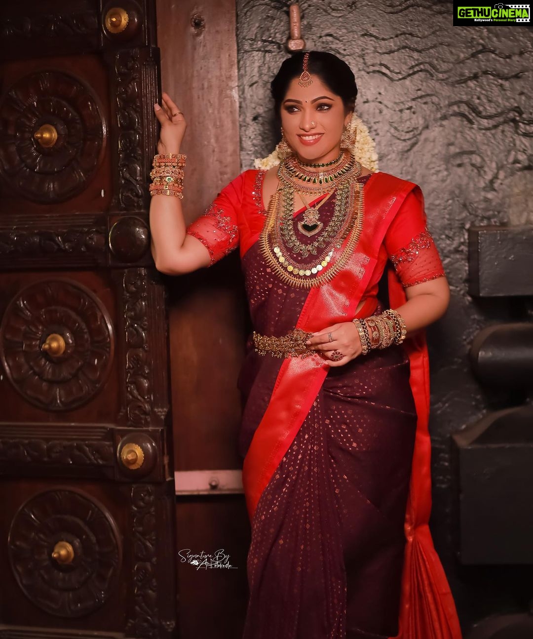 Muktha Instagram - നമ്മൾ ❤️ Wedding attire @athma_designer_house Jewellery @mayoorajewelerydesigns Hairdresser @delia_john__ Photographer @ajinfotokada Videography @vj_weddings_ wedding #bride #love #weddingphotography #weddingdress #weddingday #weddinginspiration #photography #fashion #weddingplanner #makeup #bridetobe #bridal #prewedding #weddingphotographer #weddings #groom #party #engagement #instagood #weddingideas #indianwedding #like #instagram #makeupartist #photooftheday #weddingdecor #beautiful