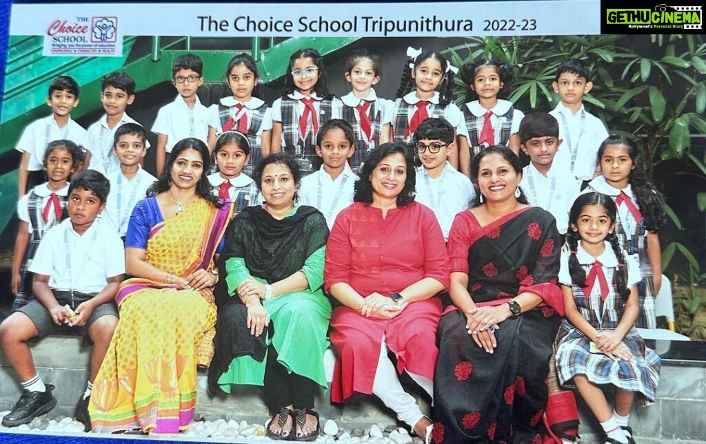 Muktha Instagram - So many memories, so much to say but let’s just enjoy this last day of school ♥️♥️♥️ Kanmani @kanmanikiara @choiceschooltripunithura Thank you so much Anjumam @anju.cherian.08 & all the teachers @choiceschooltripunithura Happy Holidays 😊