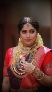 Muktha Instagram - Jewellery @mayoorajewelerydesigns 
Wedding attire @athma_designer_house 
Videography @vj_weddings_ 
Photography @ajinfotokada 
Hairstylist @delia_john__ 
MUA @actressmuktha 

@asianet @arungosh_official @_nammal_serial_adited_ @suryaa.x 

indianwedding #wedding #bride #weddingphotography #indianbride #tamilwedding #keralawedding #wedmegood #sikhwedding #hindubride #weddinginspiration #saree #hindu #india #keralaweddingphotography #bridalmakeup #keralaweddingstyles #bridesofindia #weddingsutra #kerala #tiethethali #love #indian #keralabride #kooraisaree #hinduism #weddingdress #photography #destinationwedding