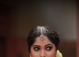 Muktha Instagram - Jewellery @mayoorajewelerydesigns Wedding attire @athma_designer_house Videography @vj_weddings_ Photography @ajinfotokada Hairstylist @delia_john__ MUA @actressmuktha @asianet @arungosh_official @_nammal_serial_adited_ @suryaa.x indianwedding #wedding #bride #weddingphotography #indianbride #tamilwedding #keralawedding #wedmegood #sikhwedding #hindubride #weddinginspiration #saree #hindu #india #keralaweddingphotography #bridalmakeup #keralaweddingstyles #bridesofindia #weddingsutra #kerala #tiethethali #love #indian #keralabride #kooraisaree #hinduism #weddingdress #photography #destinationwedding