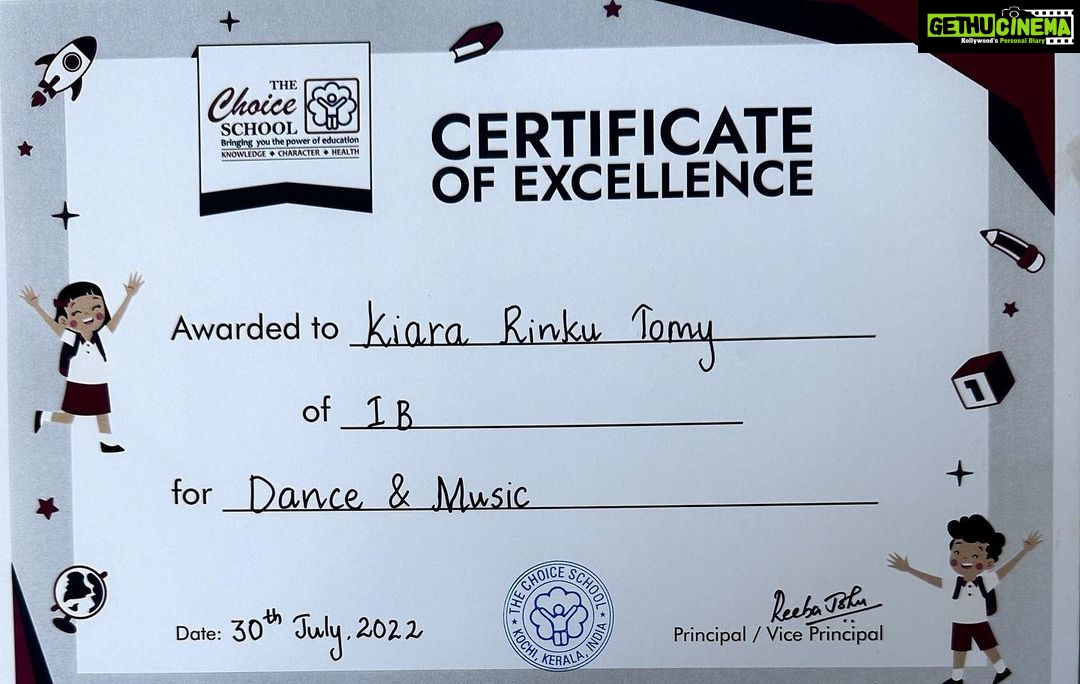 Muktha Instagram - So many memories, so much to say but let’s just enjoy this last day of school ♥️♥️♥️ Kanmani @kanmanikiara @choiceschooltripunithura Thank you so much Anjumam @anju.cherian.08 & all the teachers @choiceschooltripunithura Happy Holidays 😊