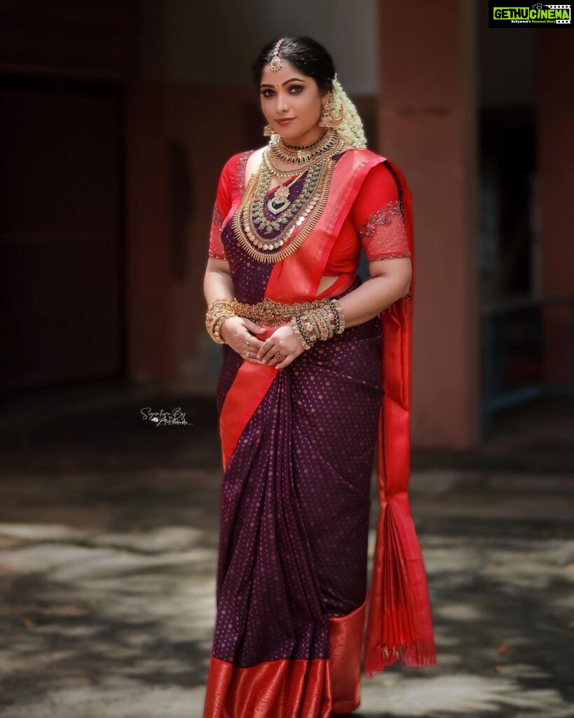 Muktha Instagram - നമ്മൾ❤️ wedding attire @athma_designer_house Jewellery @mayoorajewelerydesigns Hair&saree draping @delia_john__ Photography @ajinfotokada Videography @vj_weddings_ @_nammal_serial_adited_ @asianet #hinduwedding #indianwedding #wedding #bride #weddingphotography #indianbride #tamilwedding #keralawedding #wedmegood #sikhwedding #hindubride #weddinginspiration #saree #hindu #india #keralaweddingphotography #bridalmakeup #keralaweddingstyles #bridesofindia #weddingsutra #kerala #tiethethali #love #indian #keralabride #kooraisaree #hinduism #weddingdress #photography #destinationwedding