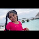 Muktha Instagram - Her Smile ❤️ @kanmanikiara Kochamma makes life a little sweeter❤️ Thank you chechy @rimitomy #kanmani #kiararinkutomy #vacation #cousins #maldives #family