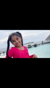 Muktha Instagram - Her Smile ❤️ @kanmanikiara 
Kochamma makes life a little sweeter❤️
Thank you chechy @rimitomy 

#kanmani #kiararinkutomy #vacation #cousins #maldives #family