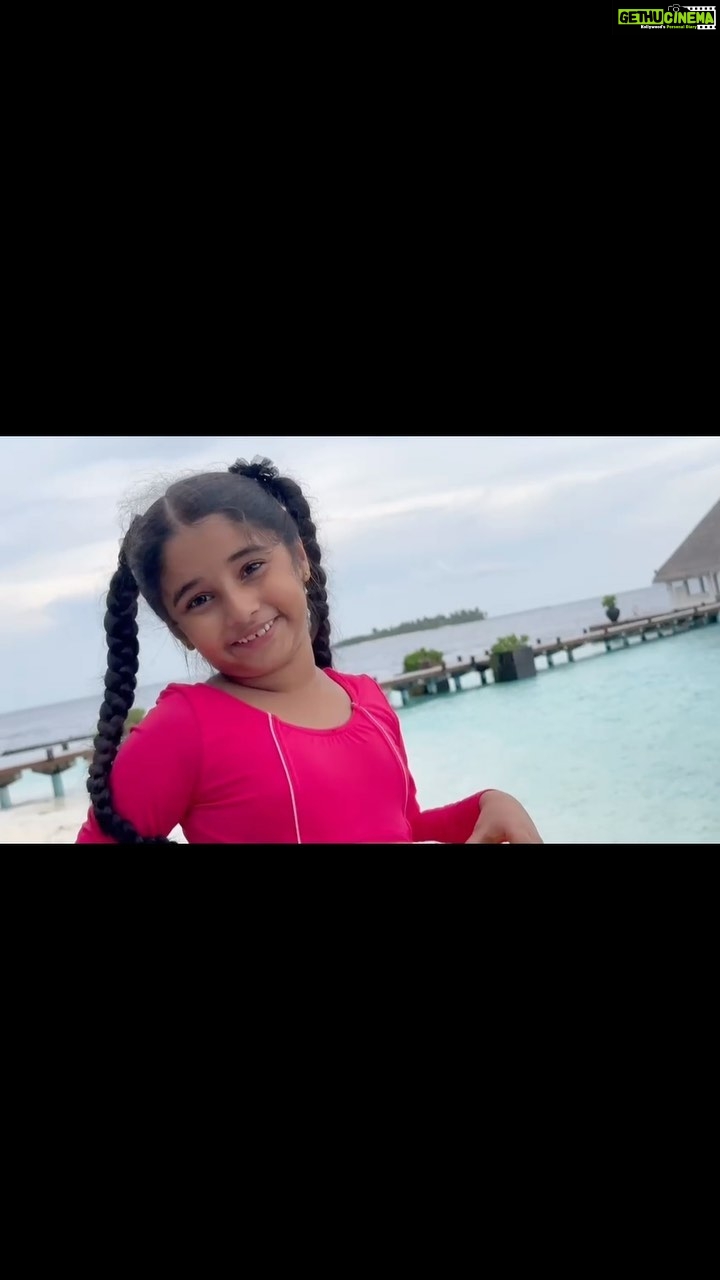 Muktha Instagram - Her Smile ❤️ @kanmanikiara Kochamma makes life a little sweeter❤️ Thank you chechy @rimitomy #kanmani #kiararinkutomy #vacation #cousins #maldives #family