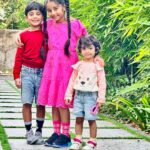 Muktha Instagram - The bond of love between cousins is immeasurable❤️ @kanmanikiara @reenutomy @rimitomy @rinkutomy @ranitomy1961