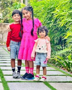 Muktha Instagram - The bond of love between cousins is immeasurable❤️

@kanmanikiara @reenutomy @rimitomy @rinkutomy @ranitomy1961