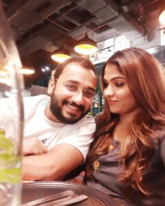 Muktha Instagram - First picture 

ഒരു Dubai show ക്ക് ഒരുമിച്ചു  ആദ്യം കണ്ടപ്പോൾ 
ഏട്ടൻ : ഒരു photo എടുത്തോട്ടെ കൂടെ ? 
@rinkutomy 

ഞാൻ :അതിനെന്താ എടുക്കാലോ 🤭

പിന്നെ അങ്ങോട്ട് നിർത്തേണ്ടി വന്നിട്ടില്ല photos 🤣🤣🤣🤣 @rinkutomy 
👫💏👨‍👩‍👧❤️
Thank you for being my better half. Happy birthday Eatta♥️♥️♥️♥️♥️♥️ @rinkutomy