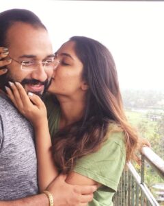 Muktha Instagram - First picture 

ഒരു Dubai show ക്ക് ഒരുമിച്ചു  ആദ്യം കണ്ടപ്പോൾ 
ഏട്ടൻ : ഒരു photo എടുത്തോട്ടെ കൂടെ ? 
@rinkutomy 

ഞാൻ :അതിനെന്താ എടുക്കാലോ 🤭

പിന്നെ അങ്ങോട്ട് നിർത്തേണ്ടി വന്നിട്ടില്ല photos 🤣🤣🤣🤣 @rinkutomy 
👫💏👨‍👩‍👧❤️
Thank you for being my better half. Happy birthday Eatta♥️♥️♥️♥️♥️♥️ @rinkutomy