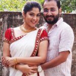 Muktha Instagram - First picture ഒരു Dubai show ക്ക് ഒരുമിച്ചു ആദ്യം കണ്ടപ്പോൾ ഏട്ടൻ : ഒരു photo എടുത്തോട്ടെ കൂടെ ? @rinkutomy ഞാൻ :അതിനെന്താ എടുക്കാലോ 🤭 പിന്നെ അങ്ങോട്ട് നിർത്തേണ്ടി വന്നിട്ടില്ല photos 🤣🤣🤣🤣 @rinkutomy 👫💏👨‍👩‍👧❤️ Thank you for being my better half. Happy birthday Eatta♥️♥️♥️♥️♥️♥️ @rinkutomy