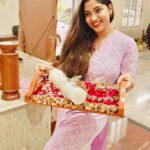 Muktha Instagram - Beautiful Tray from @florita_floral Thank you @florita_floral Clicks @ajinfotokada @doshymaria