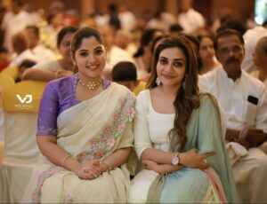 Muktha Instagram - My sister-in-law  @rimitomy ❤️ is loaded with unlimited cuteness👭….🥰
Thank you for being such a blessing in our lives 🥰 love you a lot  chechy 😘😘😘😘 @rimitomy 

2nd pic Serious discussion 🤣

📸 
Thank you Ajin @ajinfotokada 
& @vj_weddings_