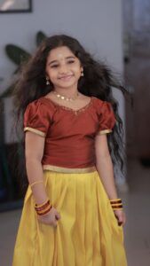 Muktha Instagram - This Bgm❤️ 
& my kanmani 👧🏻❤️
@nayanthara 
 
InFrame @kanmanikiara 
Styling @actressmuktha 
Videography @abi_fine_shooters 
Attire @athma_designer_house 
Hair @delia.john.988 

#tamil #vallavan #nayanthara #child #cinema #malayalam #tamildialogue #simbu #kiararinkutomy #muktha #eyes #lips