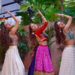 Mukti Mohan Instagram - Hookstep with Master Ji @alishasingh.official 🙌🏼 The one and only Ranchi ki Rajkumari 🫶🏼 #Savaria Choreographer 🫡 @muktimohan 🚀 @neetimohan18 🤩 🎥@shubhamdancer Look - @anishashettyofficial Styling - @shreyandurjastyle HMU - @rasilaravariamua @aaliyahussainhairmakeupcreator @ritickasjalan 🏡 @muktimanch