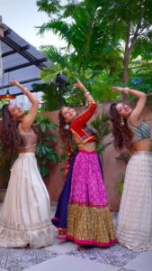 Mukti Mohan Instagram - Hookstep with Master Ji @alishasingh.official 🙌🏼 The one and only Ranchi ki Rajkumari 🫶🏼 #Savaria Choreographer 🫡 @muktimohan 🚀 @neetimohan18 🤩 🎥@shubhamdancer Look - @anishashettyofficial Styling - @shreyandurjastyle HMU - @rasilaravariamua @aaliyahussainhairmakeupcreator @ritickasjalan 🏡 @muktimanch