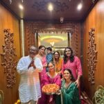 Mukti Mohan Instagram - Celebrating togetherness and light 🪔 Sending parivaar wala pyaar to you all 🤍