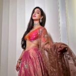 Mukti Mohan Instagram - Stayलिट 🪔 Happy Chhoti Diwali ✨ @sihali_jageer @ayeshaashraf70 @renu7112 @kushalsfashionjewellery @shreyandurjastyle speaking thanks to @smridhishr 🌸✨