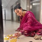 Mukti Mohan Instagram - Celebrating togetherness and light 🪔 Sending parivaar wala pyaar to you all 🤍