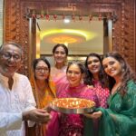 Mukti Mohan Instagram - Celebrating togetherness and light 🪔 Sending parivaar wala pyaar to you all 🤍