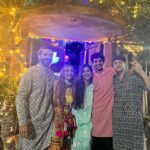 Mukti Mohan Instagram - Celebrating togetherness and light 🪔 Sending parivaar wala pyaar to you all 🤍