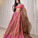 Mukti Mohan Instagram - Stayलिट 🪔 Happy Chhoti Diwali ✨ @sihali_jageer @ayeshaashraf70 @renu7112 @kushalsfashionjewellery @shreyandurjastyle speaking thanks to @smridhishr 🌸✨