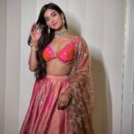 Mukti Mohan Instagram - Stayलिट 🪔 Happy Chhoti Diwali ✨ @sihali_jageer @ayeshaashraf70 @renu7112 @kushalsfashionjewellery @shreyandurjastyle speaking thanks to @smridhishr 🌸✨